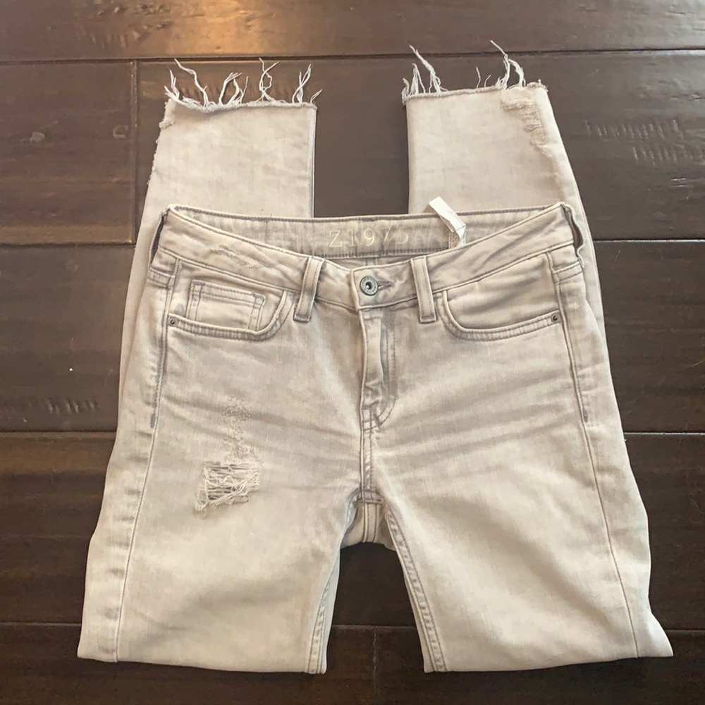 ZARA light gray distressed skinny jeans